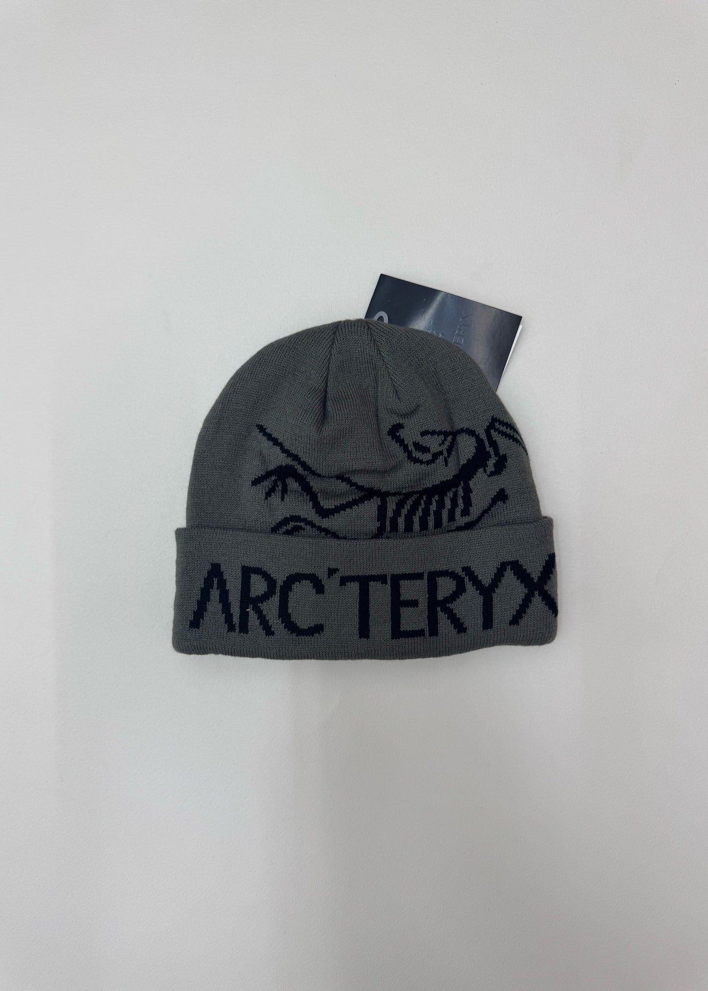 Beanie bird word toque